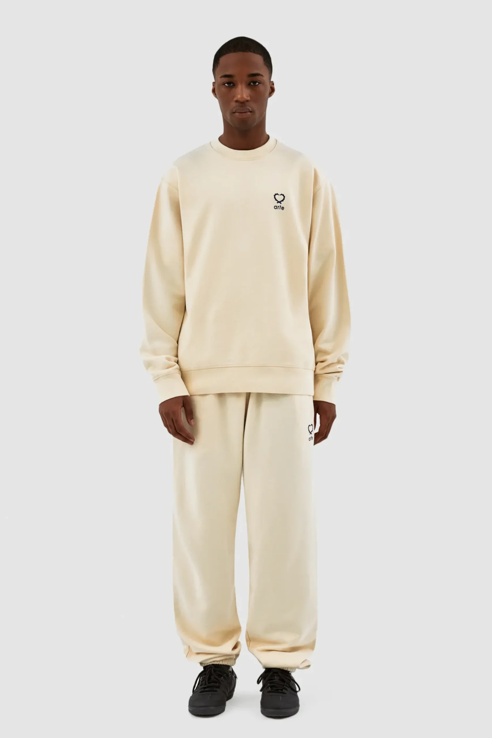 Arte Antwerp Carlos Small Heart Crewneck
