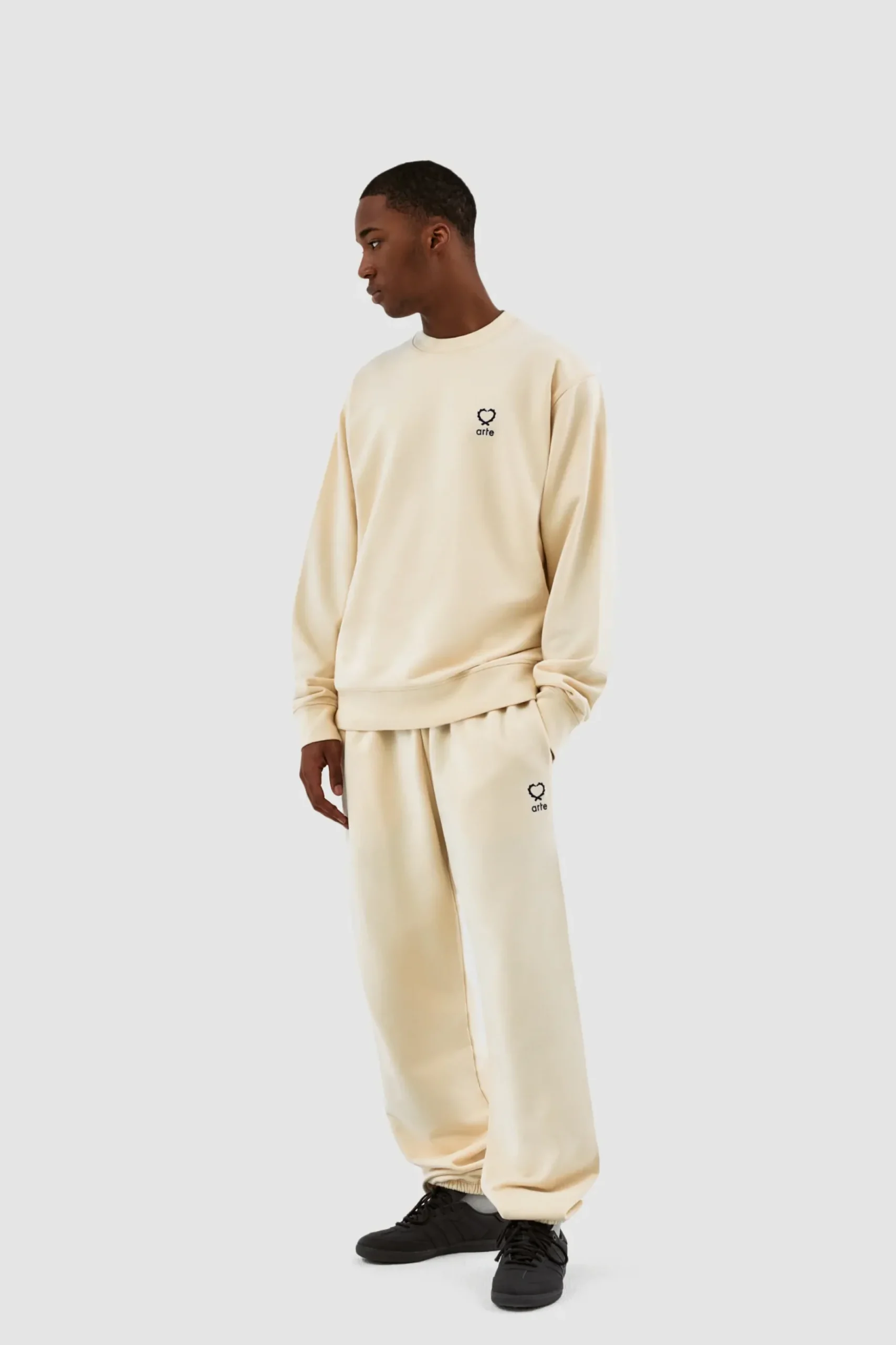 Arte Antwerp Carlos Small Heart Crewneck